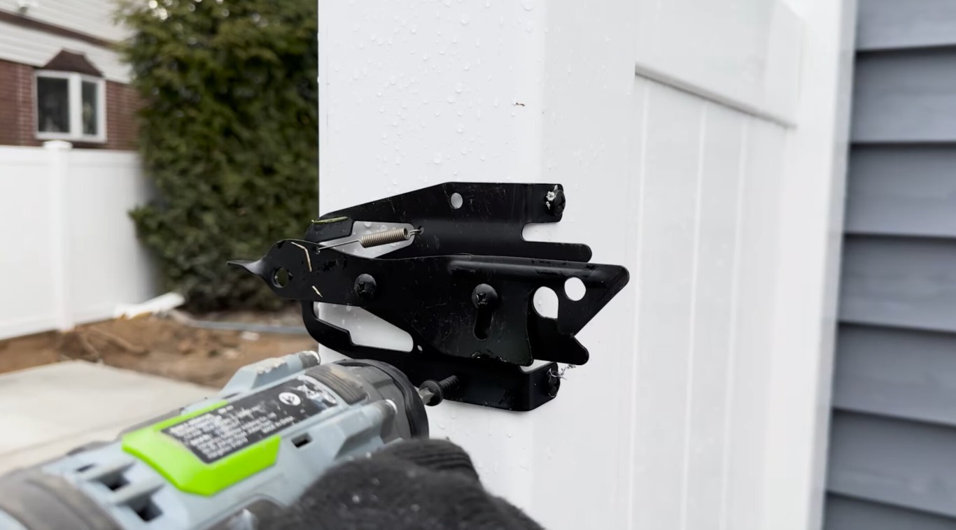 Fence repair and replacement services in Lancaster, TX