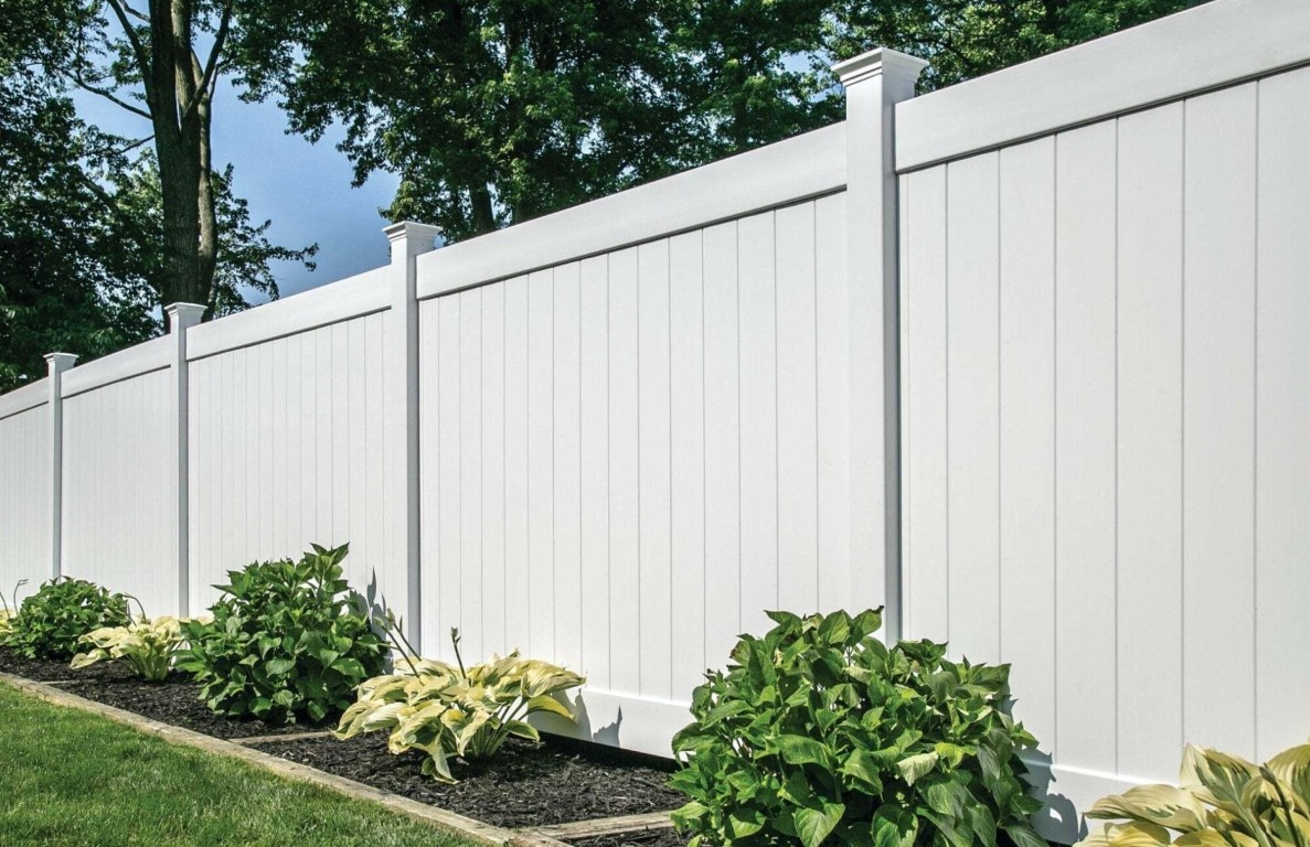 High-quality white vinyl fence installation in Lancaster, TX